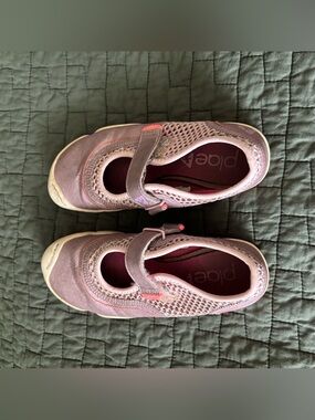 PLAE Kids Mary Jane Sneaker in Light Purple with Pink Highlights